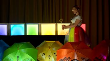 Otroška predstava Skrivnost v mavričnem mestu