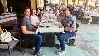 Srečanje članov DU Vrhnika nad 75 let Srečanje članov DU Vrhnika nad 75 let