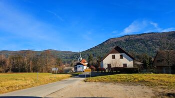 Zimzeleni z Vrhnike v Vrhniko pri Ložu in do gradu Snežnik Zimzeleni z Vrhnike v Vrhniko pri Ložu in do gradu Snežnik