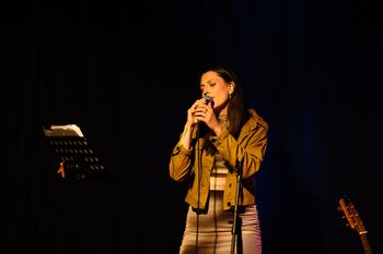 Glasbeni večer: Špela Velikanje