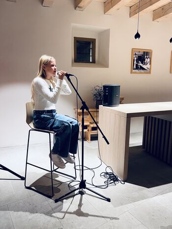 Vokalni večer pevcev šole Tjaše Fajdiga: Anamarija Mikuž in Isabel Mitovski