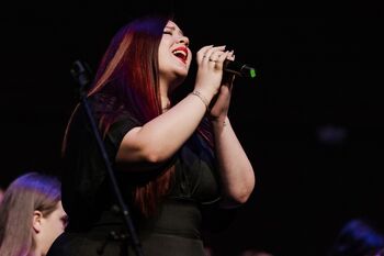 Glasbeni večer: Nina Kosovel ob klavirski spremljavi Larise Štrukelj