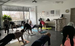 Terapevtska vadba za zdravo hrbtenico in izboljšanje drže, Nika Kovač, dipl.fizioterapevtka