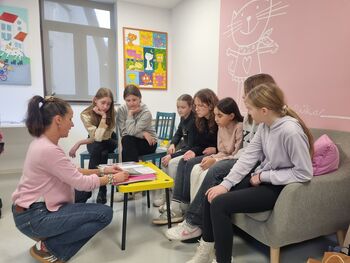 Obisk v ateljeju ilustratorke Urške Stropnik Šonc Obisk v ateljeju ilustratorke Urške Stropnik Šonc