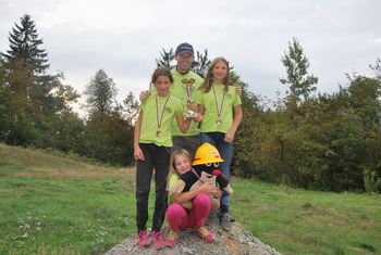 Pionirke PGD Dvor tretje