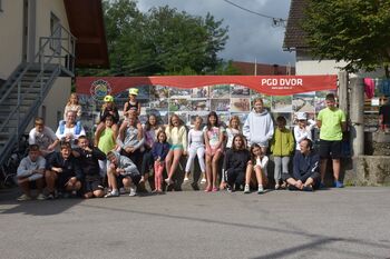 22 mladih dvorskih gasilcev na tradicionalni Noči z Gasilci