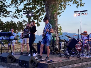 Odličen rokovski koncert mlade skupine Raptors Rock Band