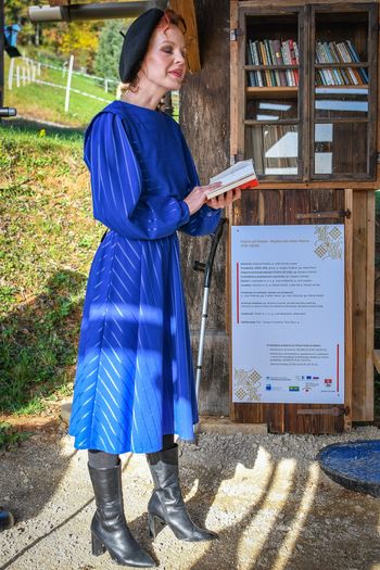 Druženje s pesnico Glorjano Veber pri rojstni hiši Neže Maurer