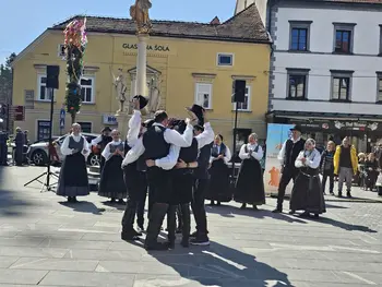 KD Celjska folklorna skupina na Velikonočni tržnici v Celju