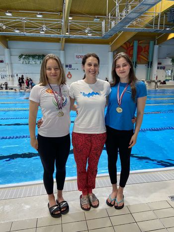 Karin Pesrl, državna prvakinja v umetnostnem plavanju