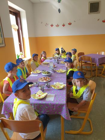 Komaj smo čakali, da bomo šolarji postali Komaj smo čakali, da bomo šolarji postali