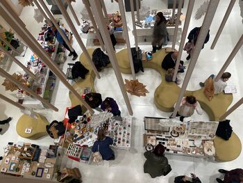  Tradicionalni praznični bazar v Medgeneracijskem centru Vezenine 