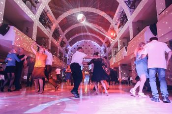 DRUŽABNI PLES: 60 LET PIONIRSKEGA DOMA