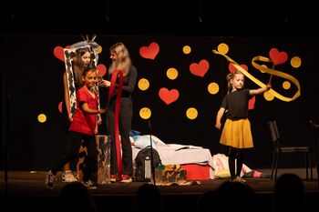 OTROŠKI FESTIVAL GLEDALIŠKIH SANJ: ODRAŠČANJE NA GLEDALIŠKEM ODRU