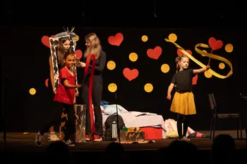OTROŠKI FESTIVAL GLEDALIŠKIH SANJ: ODRAŠČANJE NA GLEDALIŠKEM ODRU OTROŠKI FESTIVAL GLEDALIŠKIH SANJ: ODRAŠČANJE NA GLEDALIŠKEM ODRU