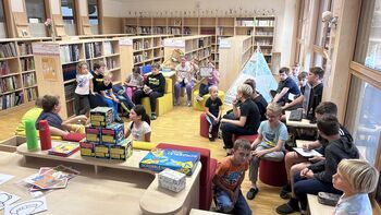 Klobučki domišljije pod dežnikom pravljice Klobučki domišljije pod dežnikom pravljice