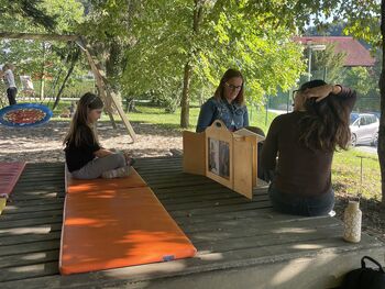 BRANJE POD DREVESNIMI KROŠNJAMI NA OŠ SAVA KLADNIKA SEVNICA BRANJE POD DREVESNIMI KROŠNJAMI NA OŠ SAVA KLADNIKA SEVNICA