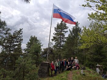 Pohod na Goljek nad vasjo Belo na dan OF 27. aprila