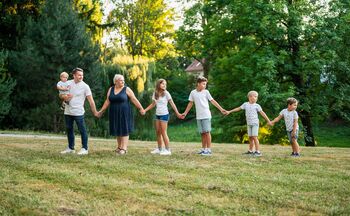 SLEDILCE VZGAJATA S HUMORJEM