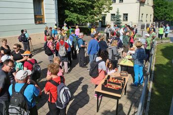 2. KULINARIČNI POHOD PRIVABIL STO POHODNIKOV