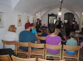 Pravljice iz sosednje doline z Vročo župo 