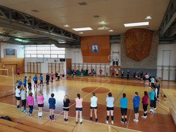 "Kdor vesele pesmi poje, gre po svetu lahkih nog …"