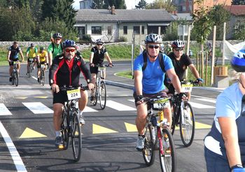 Po dolini 102 kolesarja Po dolini 102 kolesarja