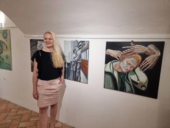 Iness Tyzun svoja občutja preliva na platno