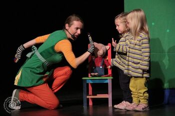 SILNO VLJUDNA PREDSTAVA - za abonma in izven