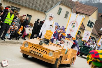 69. tradicionalni pustni karneval na Vranskem kljub dežju navdušil večtisočglavo množico