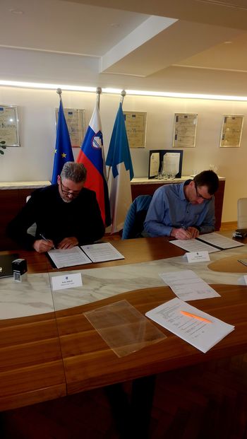 Občina Tržič podpisala pogodbo za prizidek k Zdravstvenemu domu Tržič