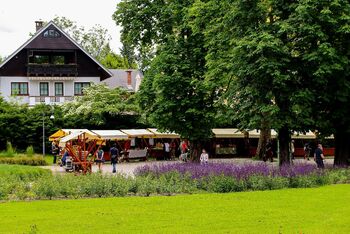 Javni poziv za zbiranje vlog za najem stojnic na sejmu slovenske domače in umetnostne obrti na Bledu v sezoni 2026