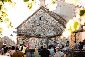 Javni poziv na tečaj strokovne usposobljenosti za opravljanje lokalnega turističnega vodenja 2026