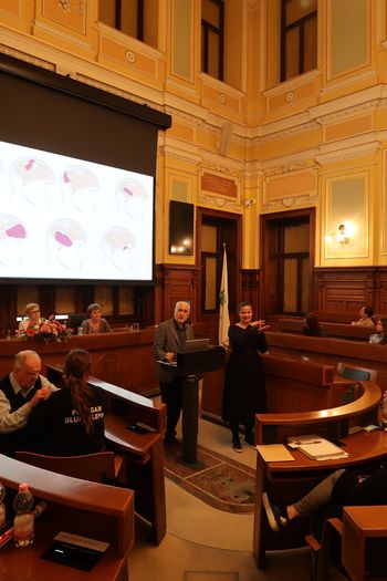 Možgani v temi in tišini: nevrologija gluhoslepote