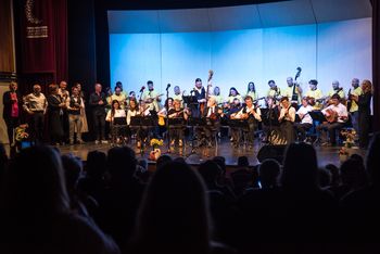 Glasbeni objem pomladi: Tamburaši Borovnica in gosti navdušili na Vrhniki Glasbeni objem pomladi: Tamburaši Borovnica in gosti navdušili na Vrhniki