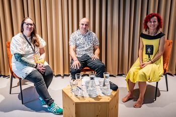 Čebelji ples in lahkotno gibanje – srečanje Feldenkrais metode in sveta čebel Čebelji ples in lahkotno gibanje – srečanje Feldenkrais metode in sveta čebel