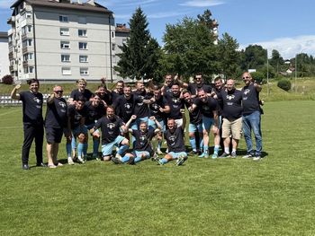 Ekipa Nogometnega kluba Bled - Bohinj Hirter osvojila naslov prvaka Gorenjske nogometne lige