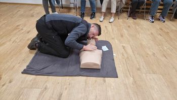 Delavnica oživljanja v Medgeneracijskem centru Prebold