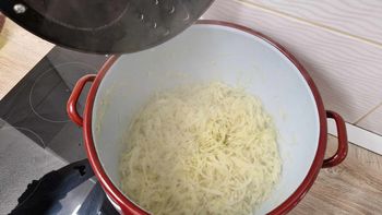 Recepti, zgodbe in prijateljstva – vse v enem loncu