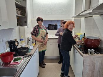 Dišeče pustne dobrote in veselo razpoloženje v naši kuhinji