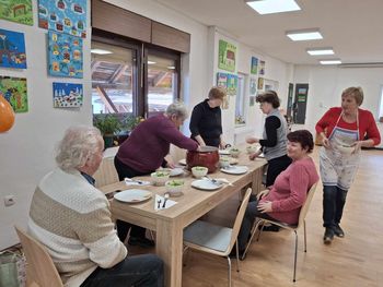 Okusno postno kosilo na kuharski delavnici v Medgeneracijskem centru Prebold