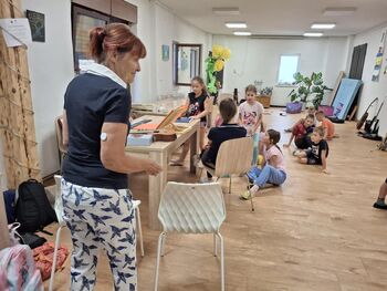 Počitniški utrip s harmoniko in kuhalnico Počitniški utrip s harmoniko in kuhalnico