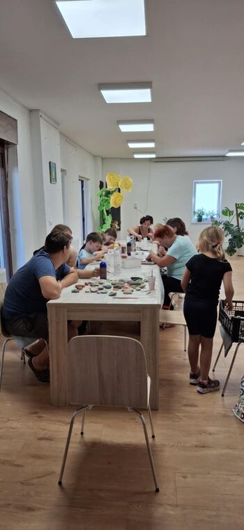 Barvali smo kamenčke sreče in prijateljstva – vabljeni, da se nam pridružite!