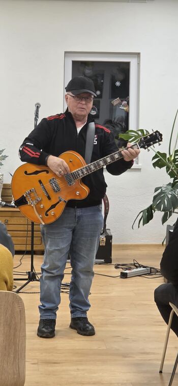 S harmoniko, citrami in kitaro do čudovitega večera