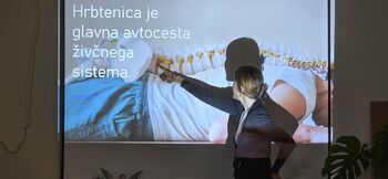 Pretok, ki nas povezuje, predavanje o Spinal Flow v Medgeneracijskem centru Prebold