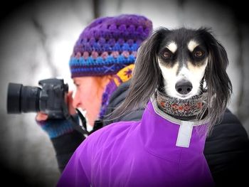 OTVORITEV FOTOGRAFSKE RAZSTAVE »ZVESTI POGLEDI« SKOZI OBJEKTIV METE KUHAR