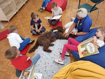 V Knjižnici Sevnica beremo s kužkom