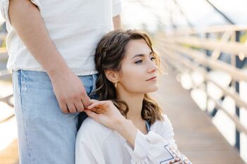 Biti človek človeku kot trdoživa opora