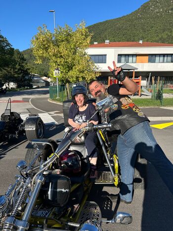 Ko motorji povežejo srca: adrenalinsko popoldne v VDC Ajdovščina–Vipava