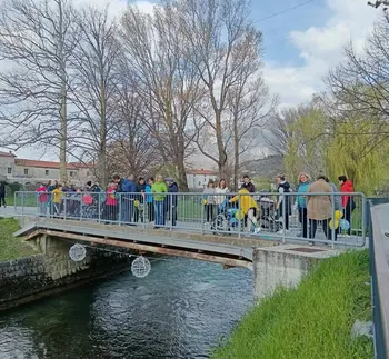 Čez most - z mislimi za lepši jutri. Foto: VDC Ajdovščina - Vipava